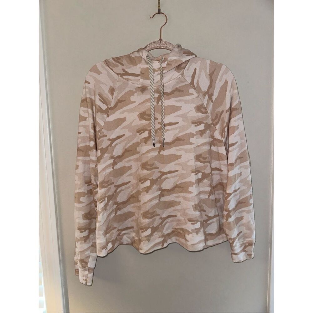 Women's Vuori Bisque Camo Beach Pullover Hoodie Small